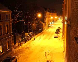 Eschenstraße im Schnee bei Nacht